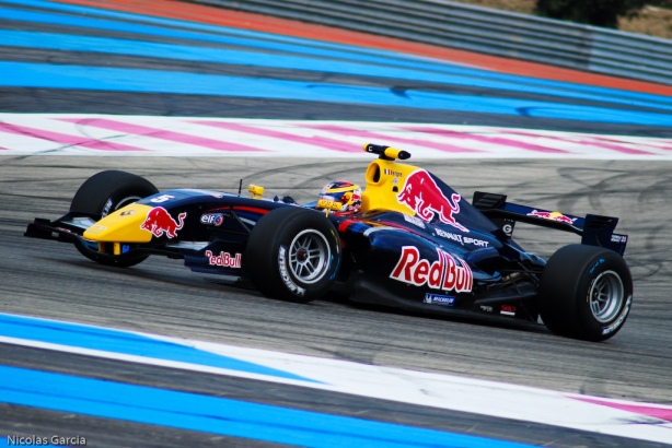 Jean-Éric_Vergne_Carlin_2011_Formula_Renault_3.5_Series_Circuit_Paul_Ricard_Warmup_lap